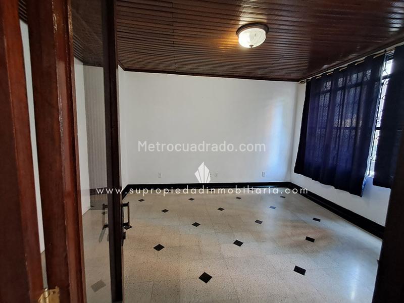 Unfurnished Commercial House for Rent in La Candelaria, Medellín - 3