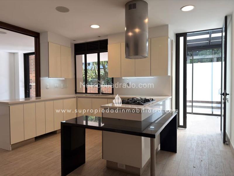 Luxury 4BR Apartment with Terrace in El Campestre - 3