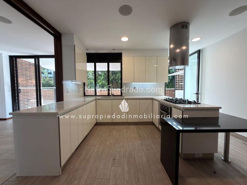 Luxury 4BR Apartment with Terrace in El Campestre - 4