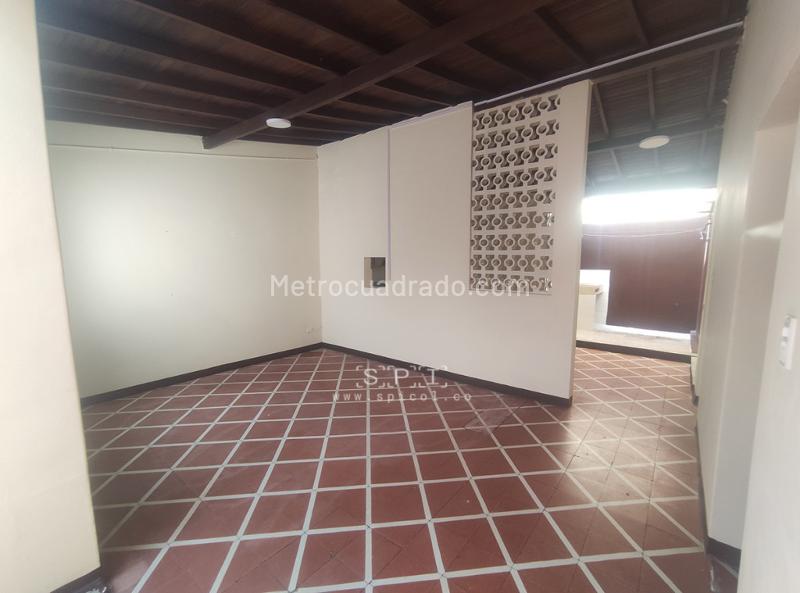 Spacious 4BR House in Belen Rosales - 4