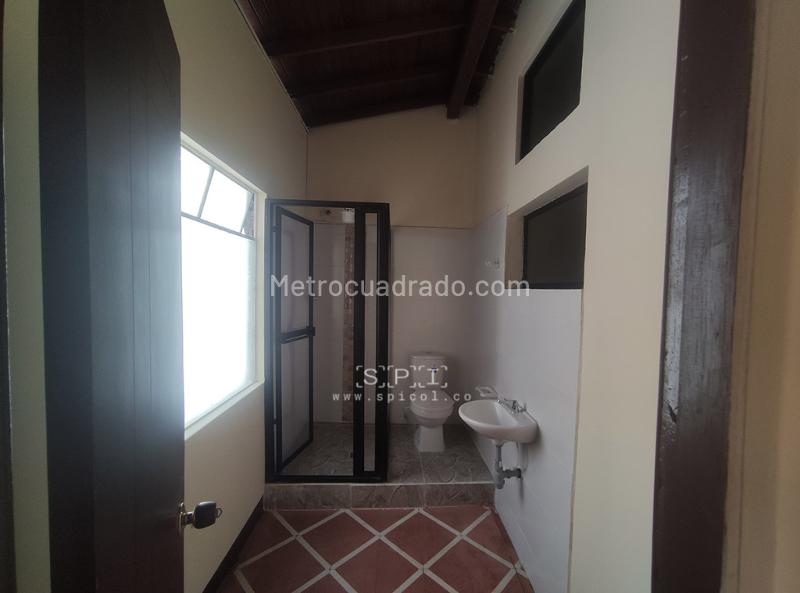 Spacious 4BR House in Belen Rosales - 6