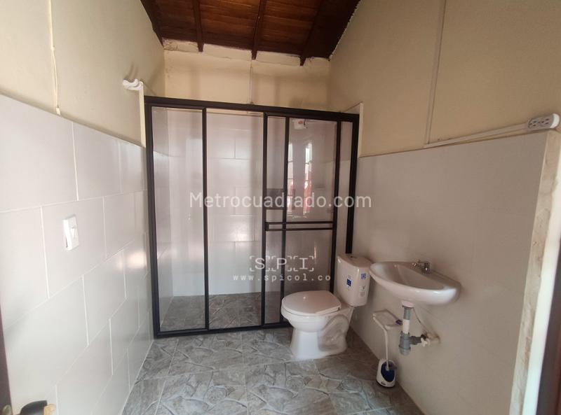 Spacious 4BR House in Belen Rosales - 8