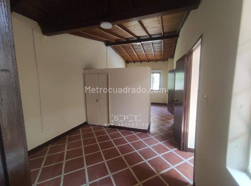 Spacious 4BR House in Belen Rosales - 9
