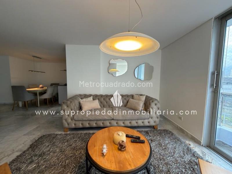 Apartamento Amoblado de 3 Alcobas con Vista a la Ciudad en Laureles - 4