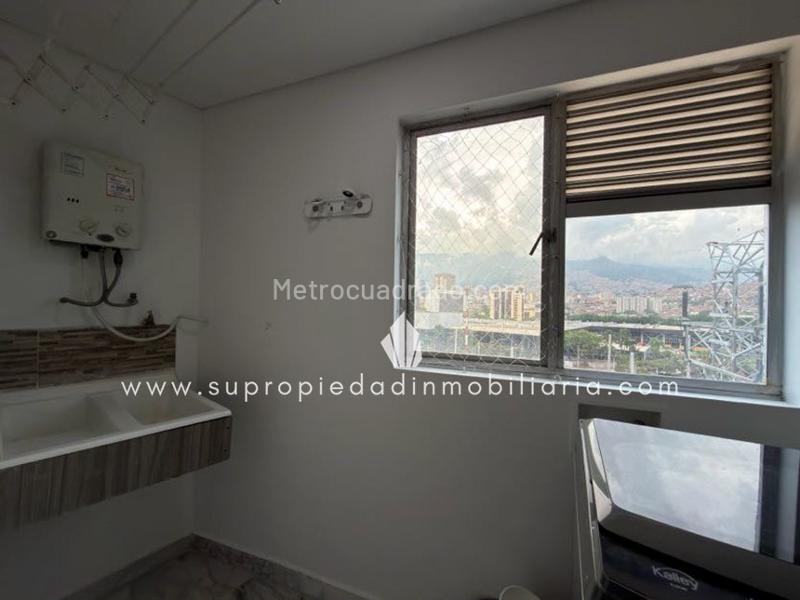 Apartamento Amoblado de 3 Alcobas con Vista a la Ciudad en Laureles - 9