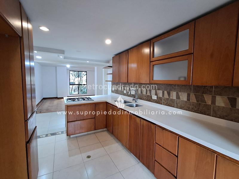 Apartamento Amplio de 3 Alcobas en Loma de Los Parra - 3