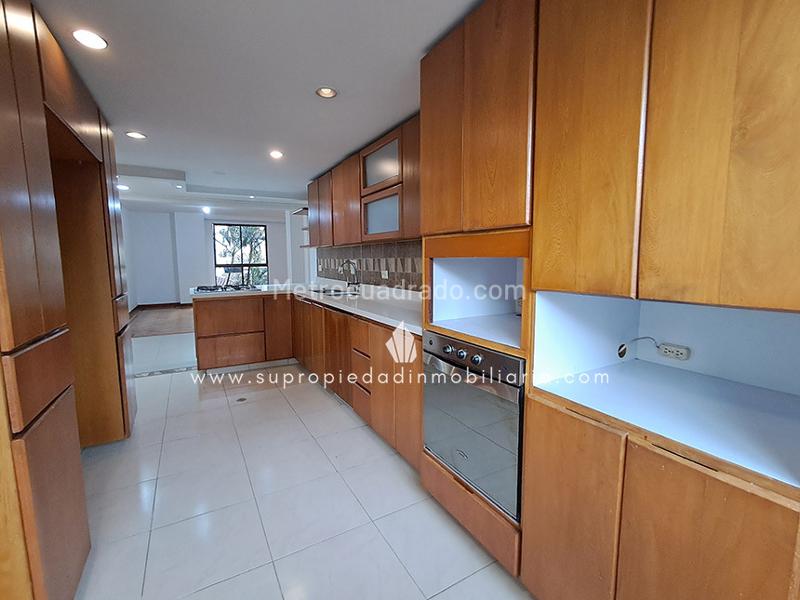 Apartamento Amplio de 3 Alcobas en Loma de Los Parra - 5
