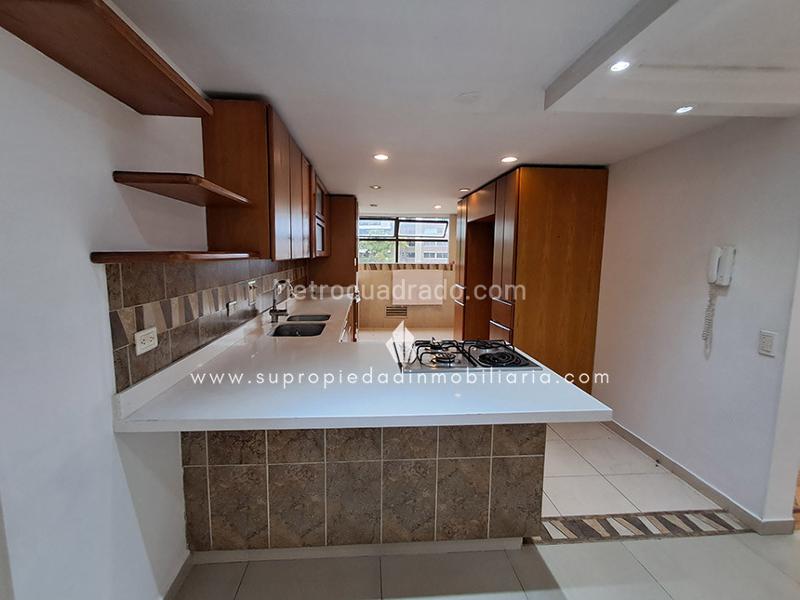 Apartamento Amplio de 3 Alcobas en Loma de Los Parra - 6