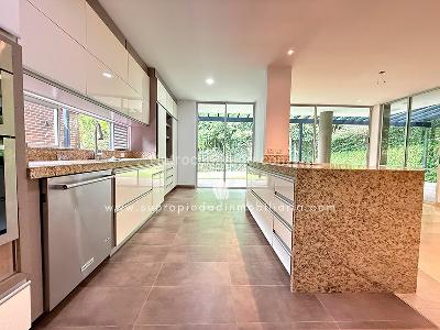 Casa de 3 alcobas en arriendo en Las Callejas El Encuentro, Envigado, 400 m² · foto 6 de 20