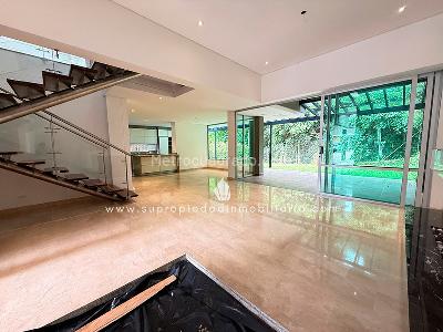 Casa de 3 alcobas en arriendo en Las Callejas El Encuentro, Envigado, 400 m² · foto 8 de 20