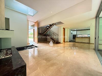 Casa de 3 alcobas en arriendo en Las Callejas El Encuentro, Envigado, 400 m² · foto 9 de 20