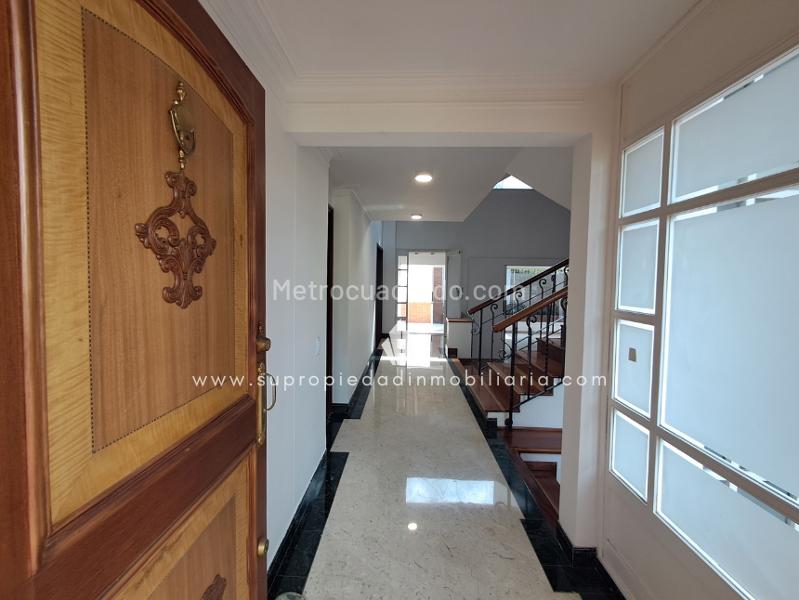 Casa de Lujo de 4 Alcobas con Chimenea en Altos del Poblado - 3