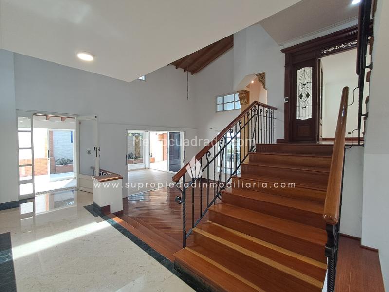 Casa de Lujo de 4 Alcobas con Chimenea en Altos del Poblado - 4