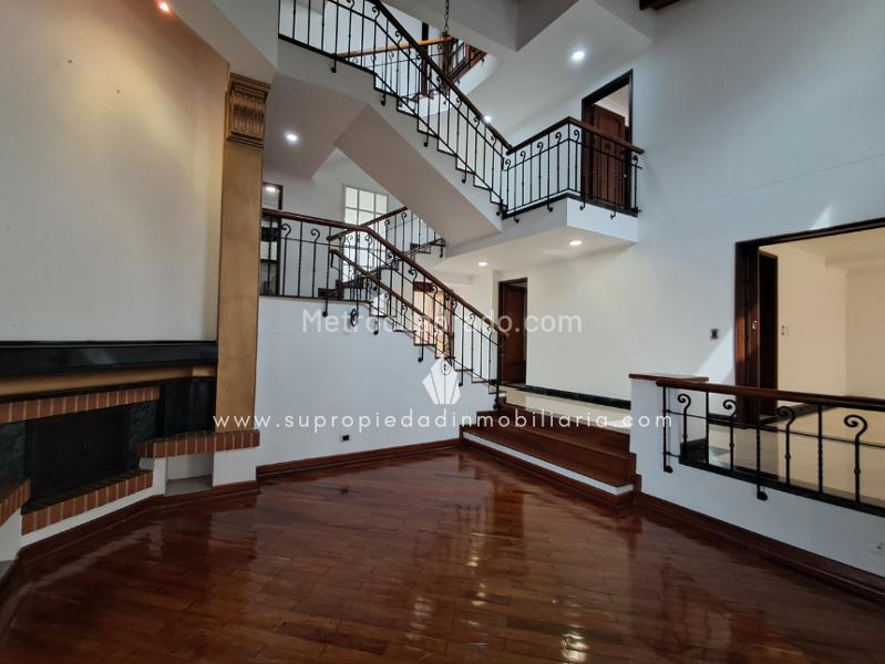 Casa de Lujo de 4 Alcobas con Chimenea en Altos del Poblado - 7