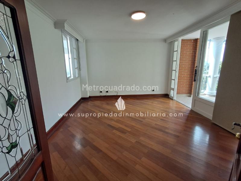 Casa de Lujo de 4 Alcobas con Chimenea en Altos del Poblado - 8