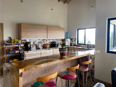 Casa de 3 alcobas en venta en Loma Del Escobero, Envigado, 350 m² · foto 3 de 20