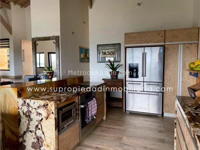 Casa de 3 alcobas en venta en Loma Del Escobero, Envigado, 350 m² · foto 7 de 20