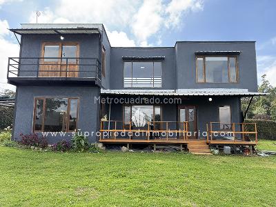 Casa de 4 alcobas en venta en Santa Elena, Medellín, 350 m² · foto 2 de 20