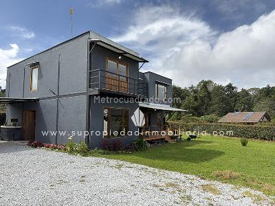 Casa de 4 alcobas en venta en Santa Elena, Medellín, 350 m² · foto 3 de 20