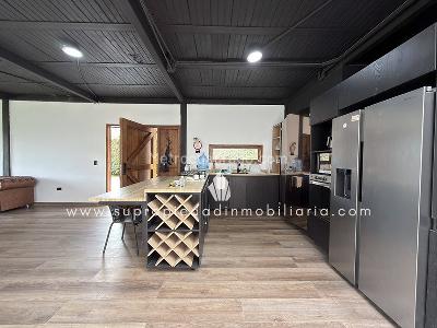 Casa de 4 alcobas en venta en Santa Elena, Medellín, 350 m² · foto 9 de 20