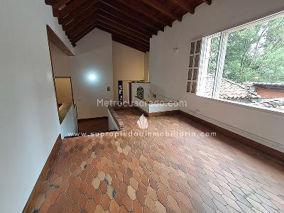 Casa de 3 alcobas en arriendo en Las Lomas, Medellín, 330 m² · foto 5 de 24