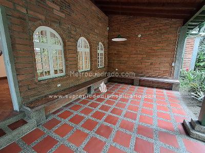Casa de 3 alcobas en arriendo en Las Lomas, Medellín, 330 m² · foto 8 de 24