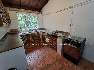 Casa de 3 alcobas en arriendo en Las Lomas, Medellín, 330 m² · foto 9 de 24