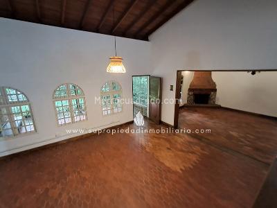 Casa de 3 alcobas en arriendo en Las Lomas, Medellín, 330 m² · foto 14 de 24