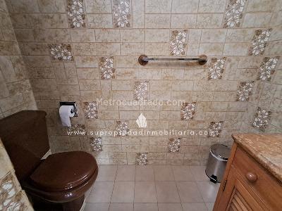 Casa de 3 alcobas en arriendo en Las Lomas, Medellín, 330 m² · foto 16 de 24