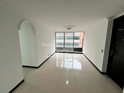Apartamento de 3 alcobas en arriendo en El Poblado, Medellín, 87 m² · foto 3 de 20