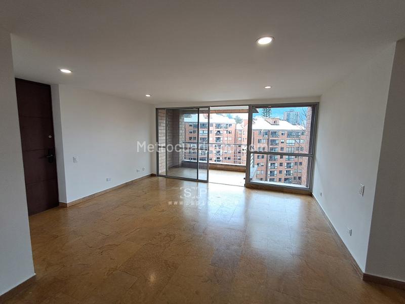 Amplio Apartamento en Arriendo de 3 Habitaciones en Loma del Escobero - 3