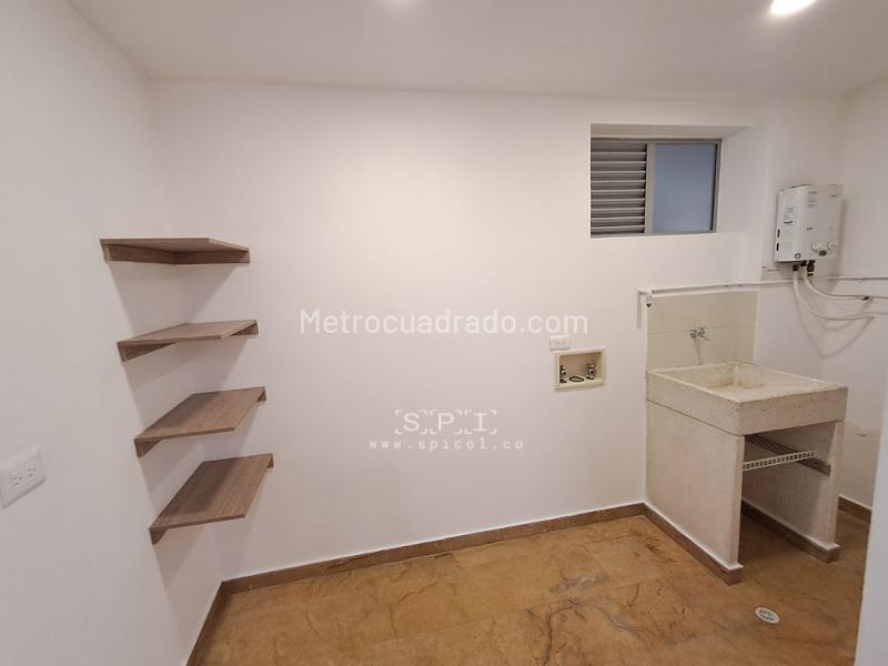 Amplio Apartamento en Arriendo de 3 Habitaciones en Loma del Escobero - 4