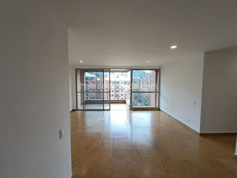 Amplio Apartamento en Arriendo de 3 Habitaciones en Loma del Escobero - 7