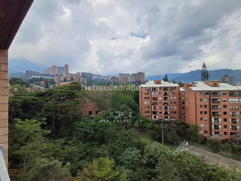 Amplio Apartamento en Arriendo de 3 Habitaciones en Loma del Escobero - 9