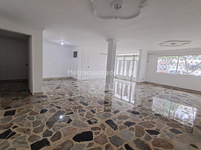 Casa amplia de 4 alcobas en arriendo en San Marcos, Envigado - 3