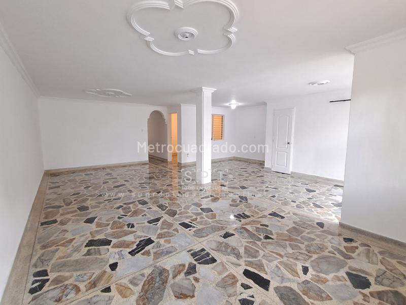 Casa amplia de 4 alcobas en arriendo en San Marcos, Envigado - 4