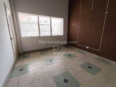 Casa de 3 alcobas en arriendo en Calasanz, Medellín, 350 m² · foto 16 de 20