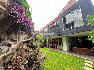 Casa de 4 alcobas en venta en Las Callejas, Envigado, 390 m² · foto 2 de 20