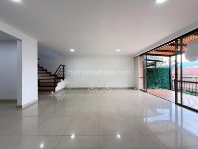 Casa de 3 alcobas en venta en Benedictinos, Envigado, 150 m² · foto 3 de 20