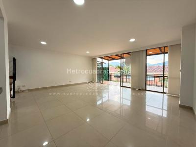 Casa de 3 alcobas en venta en Benedictinos, Envigado, 150 m² · foto 4 de 20
