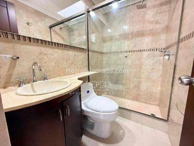 Casa de 3 alcobas en venta en Benedictinos, Envigado, 150 m² · foto 11 de 20