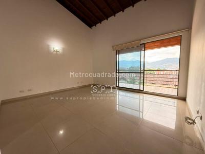 Casa de 3 alcobas en venta en Benedictinos, Envigado, 150 m² · foto 12 de 20