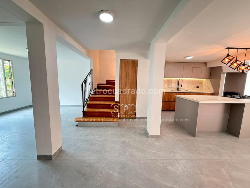 Casa amplia en arriendo en Loma del Escobero, Envigado