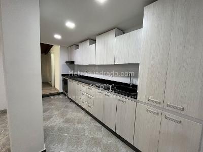 Apartamento en venta en La Aguacatala, Medellín · foto 2 de 17