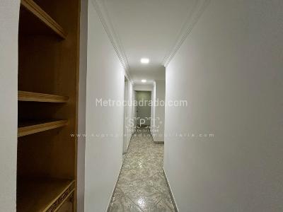 Apartamento en venta en La Aguacatala, Medellín · foto 8 de 17