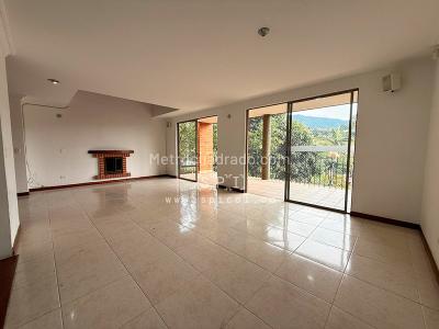 Casa de 3 alcobas en venta en Loma Del Chocho, Envigado, 283 m² · foto 3 de 20