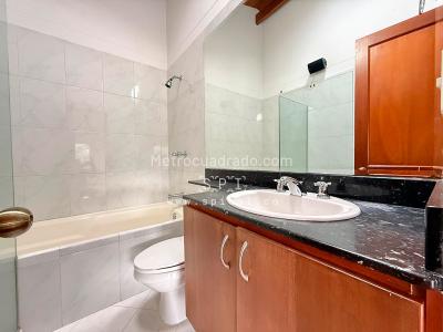 Casa de 3 alcobas en venta en Loma Del Chocho, Envigado, 283 m² · foto 13 de 20