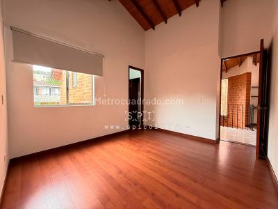 Casa de 3 alcobas en venta en Loma Del Chocho, Envigado, 283 m² · foto 16 de 20