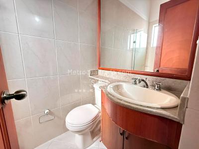 Casa de 3 alcobas en venta en Loma Del Chocho, Envigado, 283 m² · foto 17 de 20