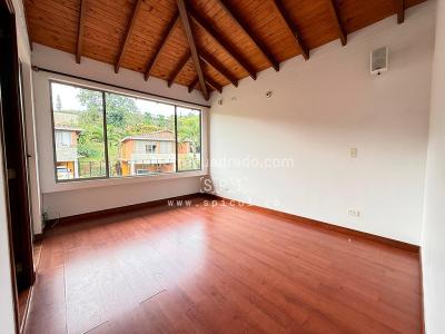 Casa de 3 alcobas en venta en Loma Del Chocho, Envigado, 283 m² · foto 18 de 20